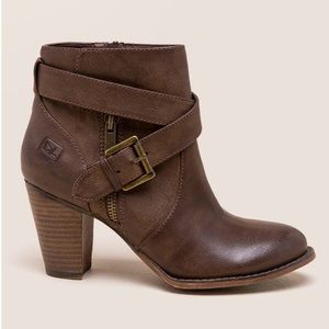 Chinese Laundry dude ranch distressed booties